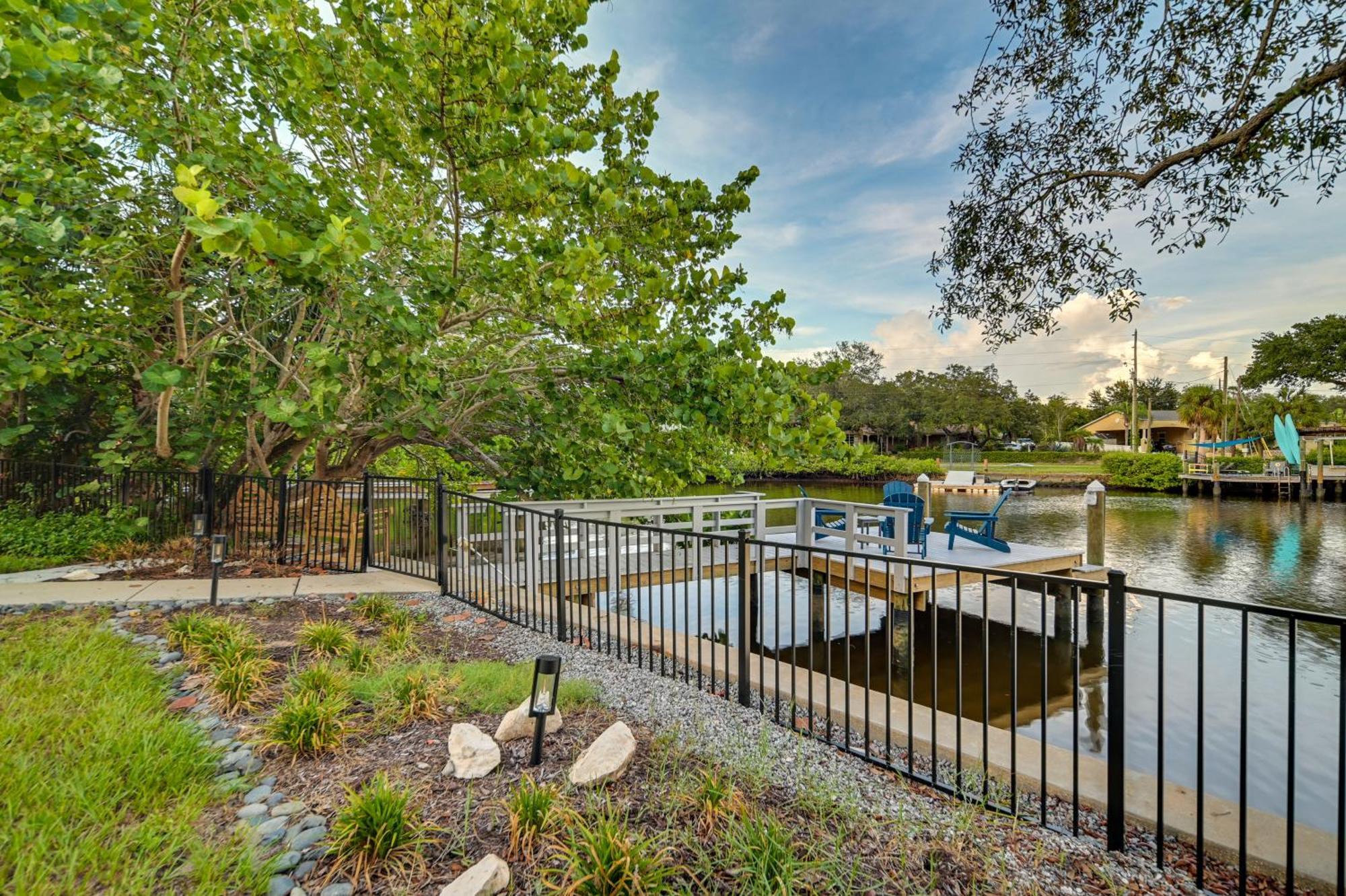 Pet-Friendly Waterfront Home - 2 Mi To Beach! Tarpon Springs Eksteriør billede